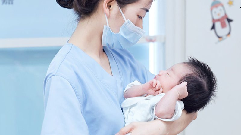 金牌月嫂，价格几何？揭秘婴幼儿护理背后的价值**