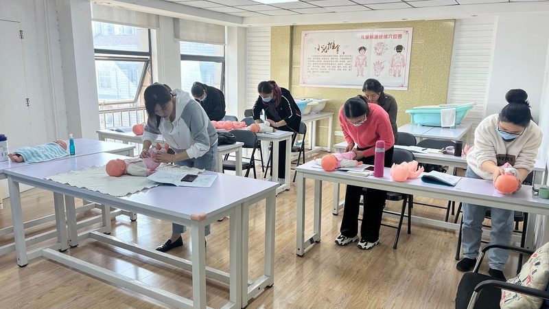 母婴护理师：行业标准规范的守护者